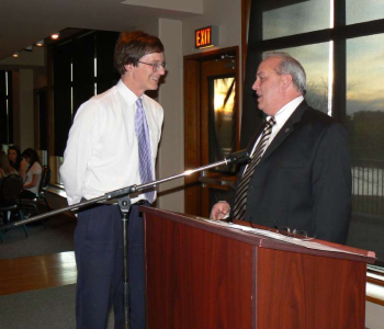 Franco Acacia speaks to auctioneer Steve Shelton
